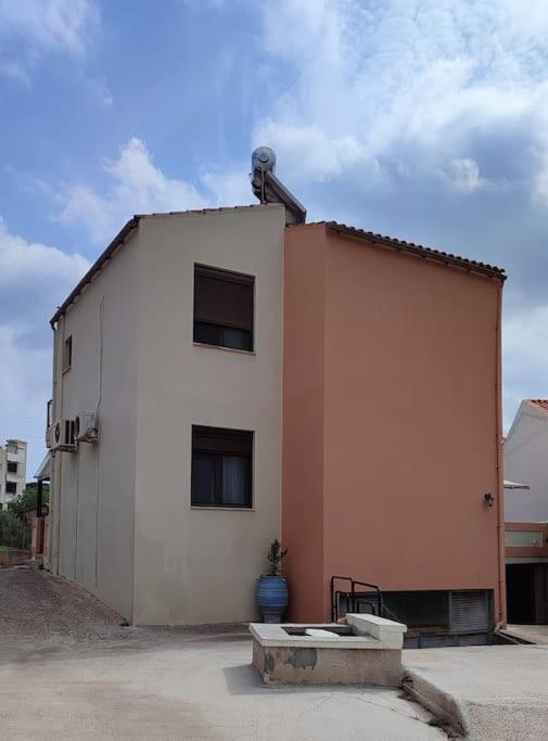 Chara'S Spacious And Bright Maisonette Argoulidhes Exterior photo